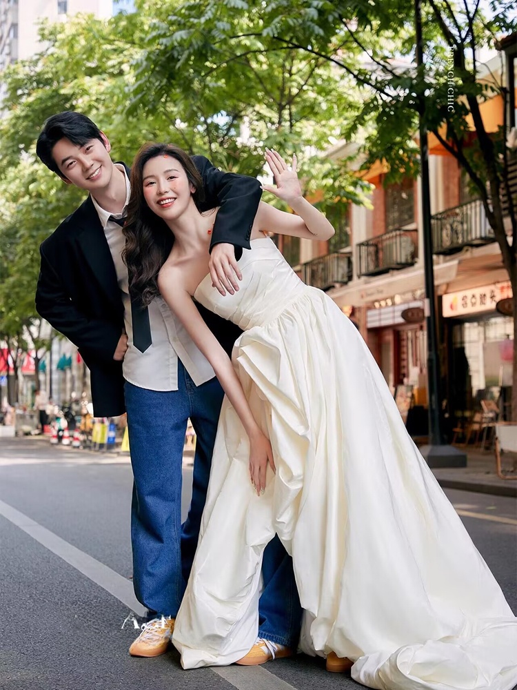 Photography Young - Gaun Pengantin Gaya Korea Modis untuk
